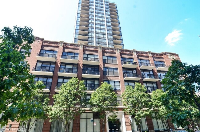 property at 210 S Desplaines St