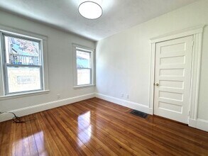 46 Spring Park Ave, Unit 1 in Boston, MA - Foto de edificio - Building Photo
