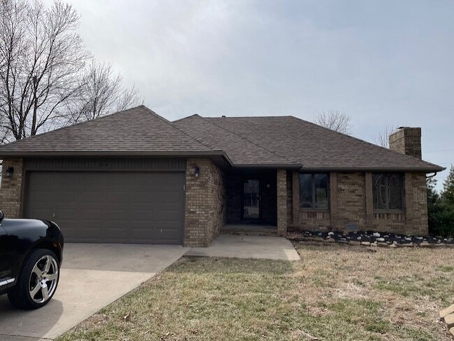 property at 314 W Aven Ave