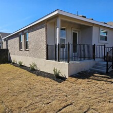 1736 Four Waters Lp in Andice, TX - Foto de edificio - Building Photo