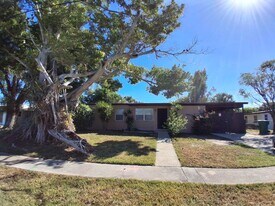 21995 Catherine Ave in Port Charlotte, FL - Building Photo