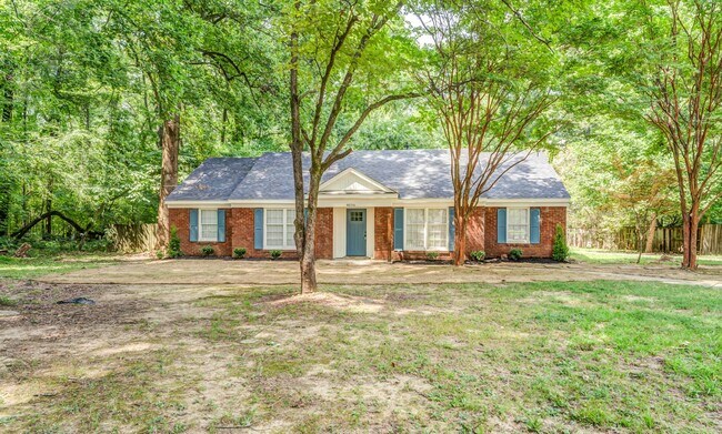 property at 4036 N Lake Forest Dr