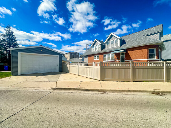 property at 5222 N Loring Ave