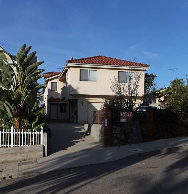 981 Everett St in Los Angeles, CA - Foto de edificio - Building Photo