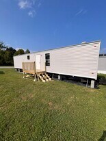 52 Meadowview Ln in Louisa, KY - Building Photo