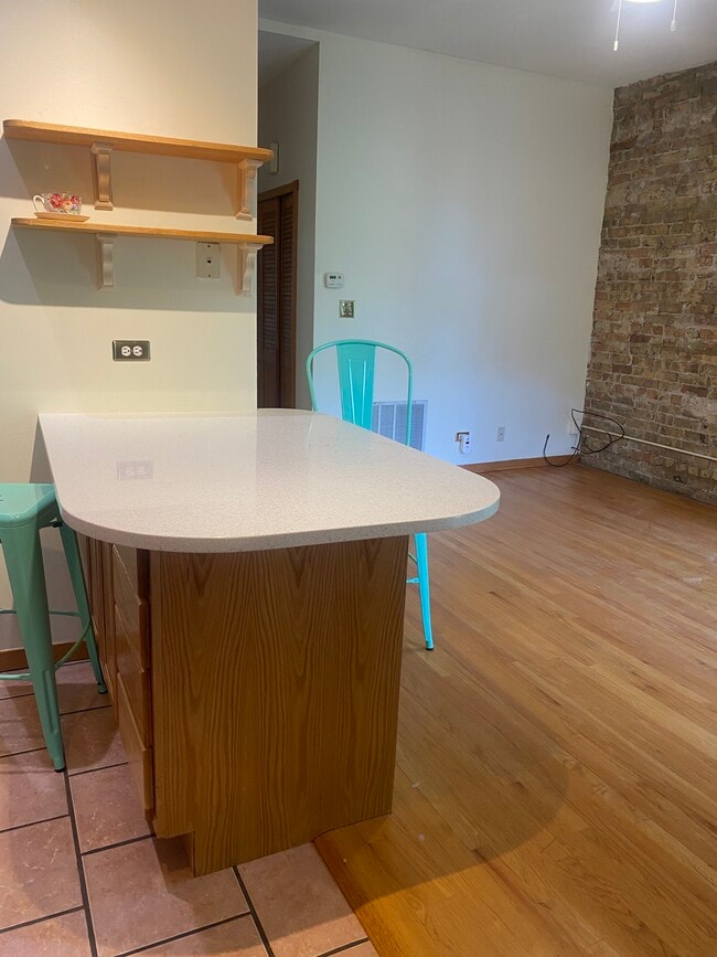 2316 N Lister Ave, Unit 2 in Chicago, IL - Building Photo - Building Photo