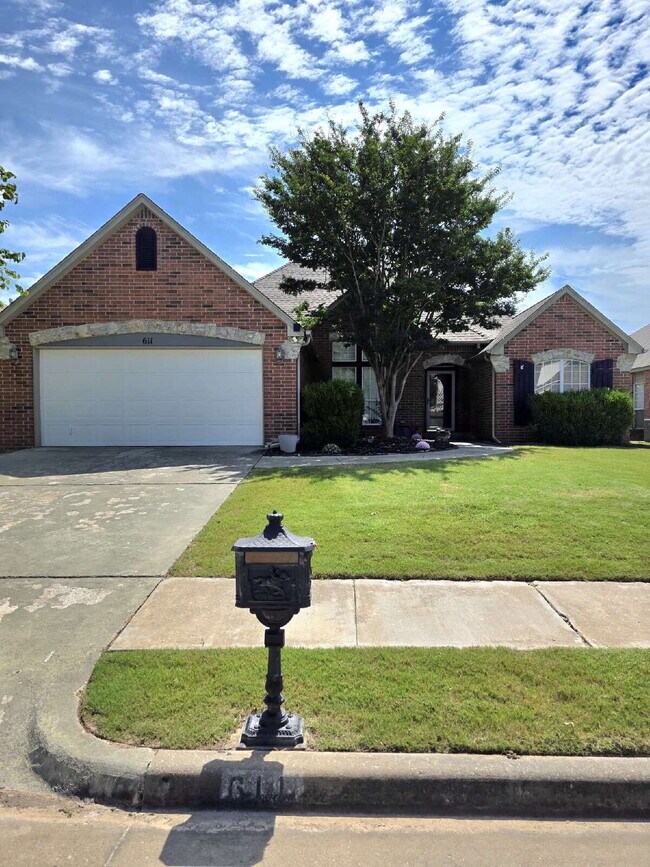 property at 611 N Douglas St