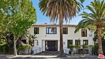 2890 Forrester Dr in Los Angeles, CA - Building Photo