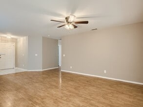 427 Yarnell Dr in North Las Vegas, NV - Building Photo - Building Photo