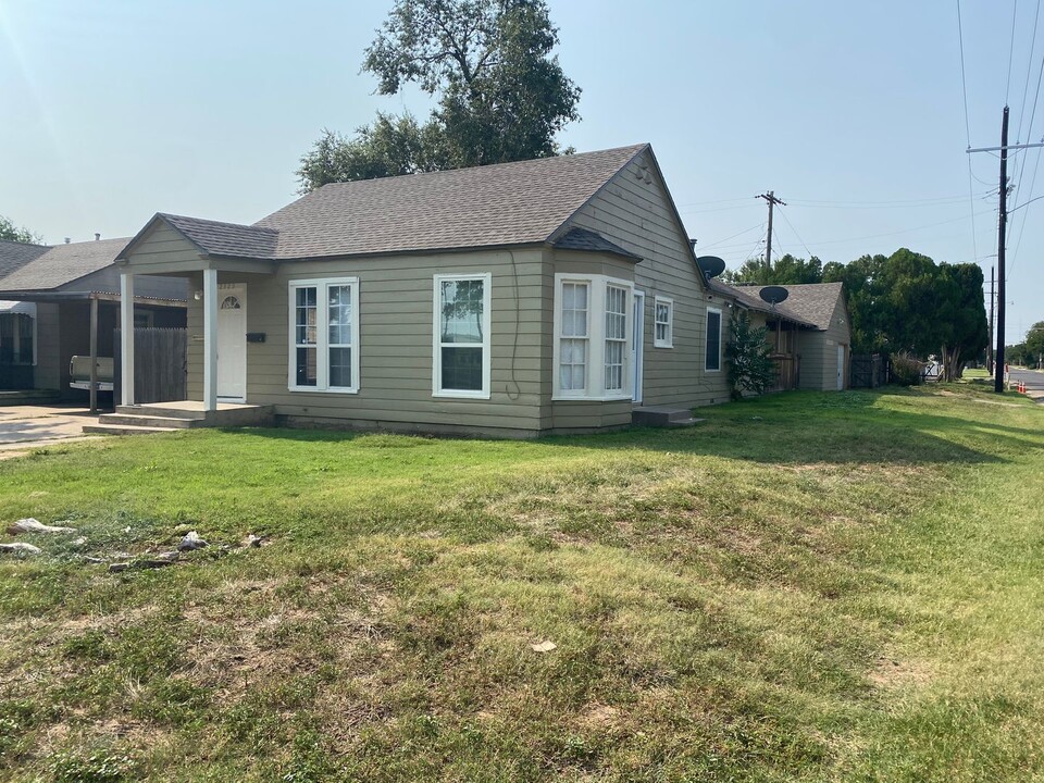 2323 25th St-Unit -2323 25th Front in Lubbock, TX - Building Photo