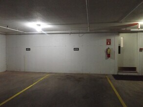 175 Littleton Rd, Unit 2 in Chelmsford, MA - Foto de edificio - Building Photo