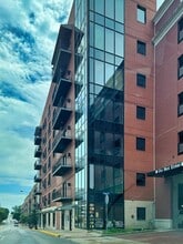 1200 E Walnut St, Unit 302 in Columbia, MO - Foto de edificio - Building Photo
