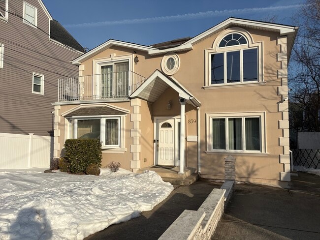 839 W Fingerboard Rd, Unit 1st floor