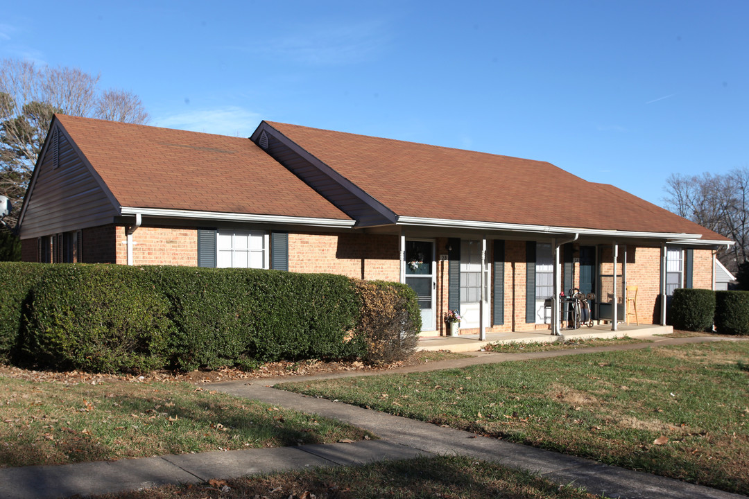 Breeze Hill Apartments in Asheboro, NC - Building Photo