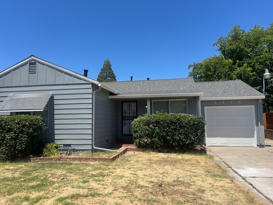 2257 Fruitridge Rd in Sacramento, CA - Building Photo