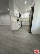 1118 S Holt Ave in Los Angeles, CA - Building Photo - Building Photo