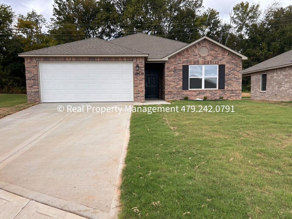 10638 Cedar Wy in Fort Smith, AR - Foto de edificio