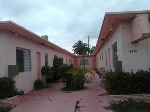 Duchess Motel in Miami Beach, FL - Building Photo - Building Photo