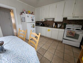 244 Sydenham St in Kingston, ON - Building Photo - Building Photo