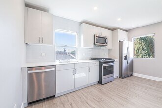 2914 E 5th St in Long Beach, CA - Building Photo - Building Photo