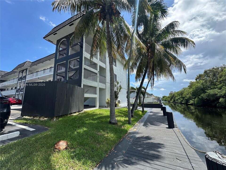 1400 NE 56th St in Fort Lauderdale, FL - Building Photo