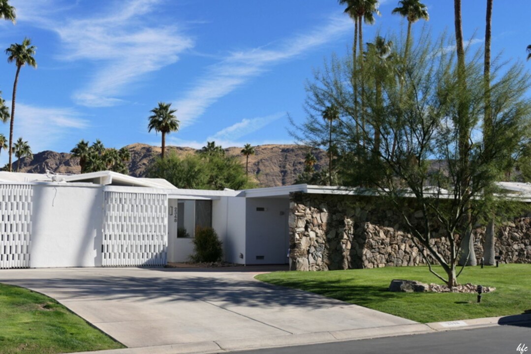 2348 Skyview Dr in Palm Springs, CA - Building Photo