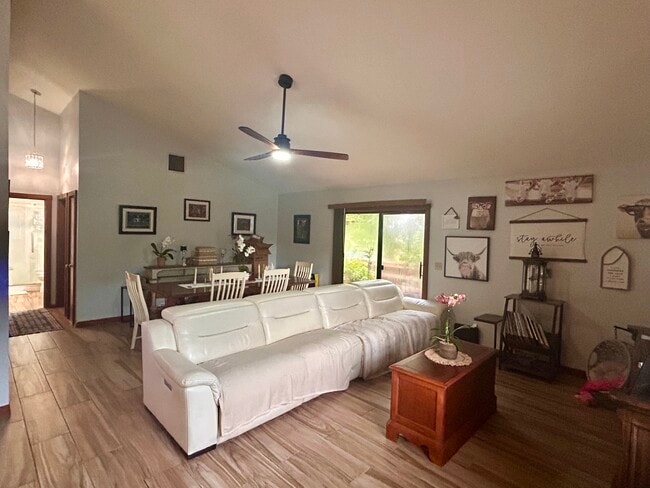 2619 N Dover Rd in Dover, FL - Building Photo - Building Photo