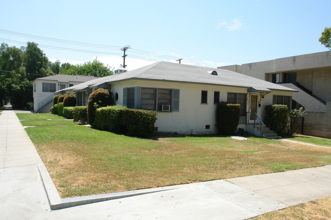 572 E San Jose Ave in Burbank, CA - Building Photo