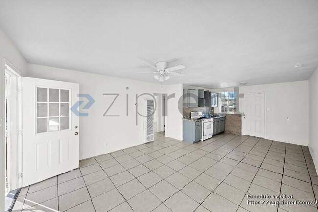 301 Maxine Ave in Barstow, CA - Foto de edificio - Building Photo