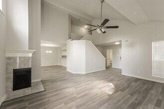 9223 Bristlebrook Dr in Houston, TX - Building Photo - Building Photo