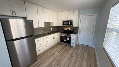 2404 51st Avenue Ter W, Unit B in Bradenton, FL - Building Photo - Building Photo