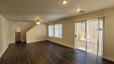 9444 Grandview Spring Ave in Las Vegas, NV - Building Photo - Building Photo