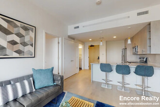 55 Brighton Ave, Unit 408 in Boston, MA - Foto de edificio - Building Photo
