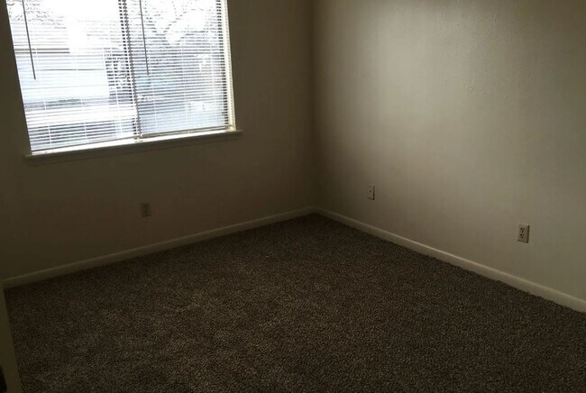 2411 Pedernales Dr, Unit #C in College Station, TX - Building Photo - Building Photo