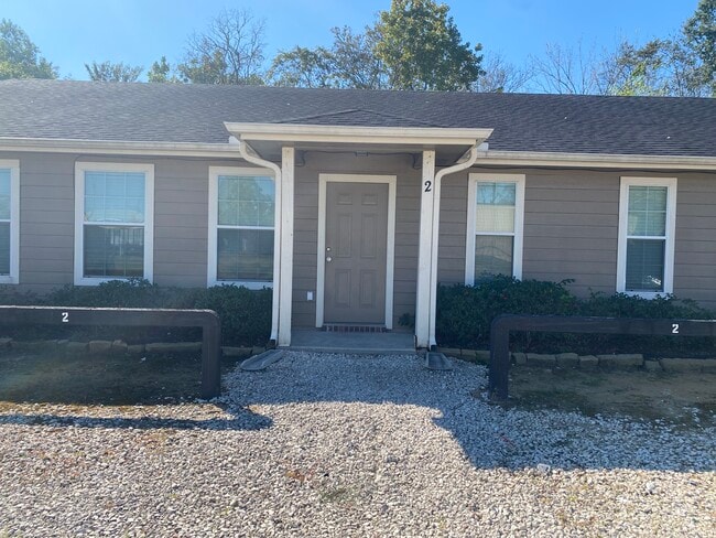 200 W Crosby St in Sour Lake, TX - Building Photo - Building Photo