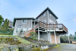 10123 Cornell Ave S in Seattle, WA - Building Photo