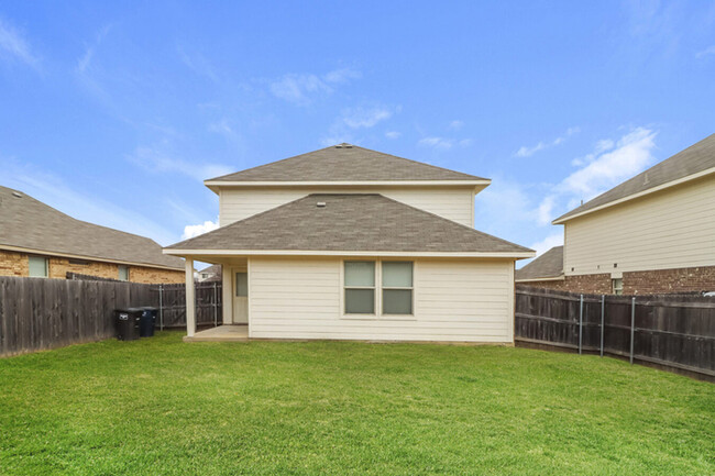 4153 Summersweet Ln in Crowley, TX - Foto de edificio - Building Photo