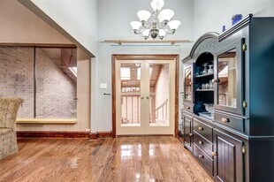 5141 Del Monte Dr in Houston, TX - Building Photo