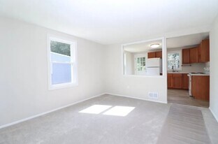 31 Kennedy Dr in Thomaston, CT - Building Photo