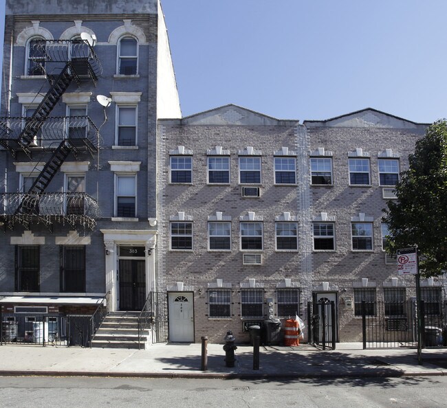 305 Sheffield Ave in Brooklyn, NY - Foto de edificio - Building Photo