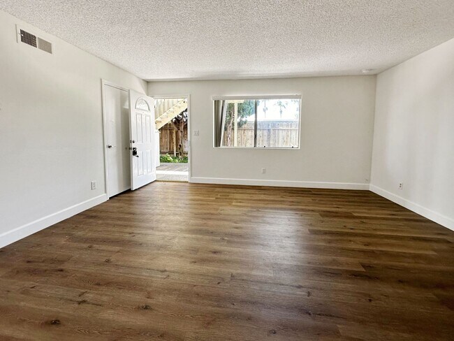 105 Avenida Carmelo-Unit -A in San Clemente, CA - Building Photo - Building Photo