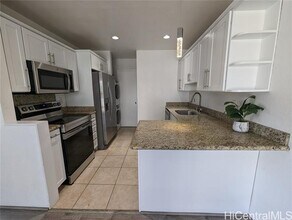 572 Mananai Pl in Honolulu, HI - Building Photo - Building Photo