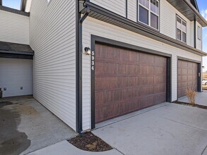 5934 Butterfield Ct in Bettendorf, IA - Building Photo - Building Photo