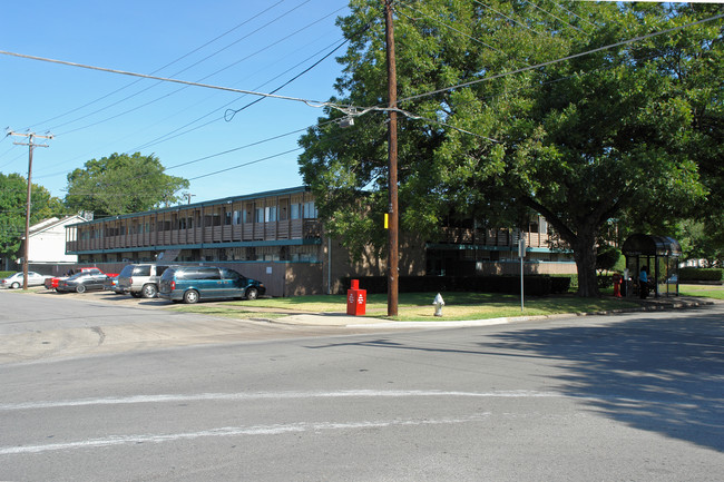 Sandy Place in Dallas, TX - Building Photo - Building Photo