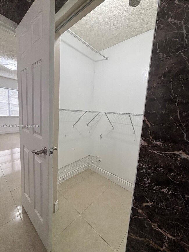 1221 SW 122nd Ave, Unit 214 in Miami, FL - Building Photo - Building Photo