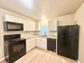 401 W Congress St in Denton, TX - Building Photo