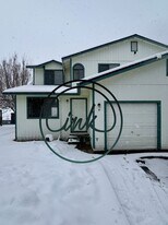 1377 Village Way in Gardnerville, NV - Building Photo