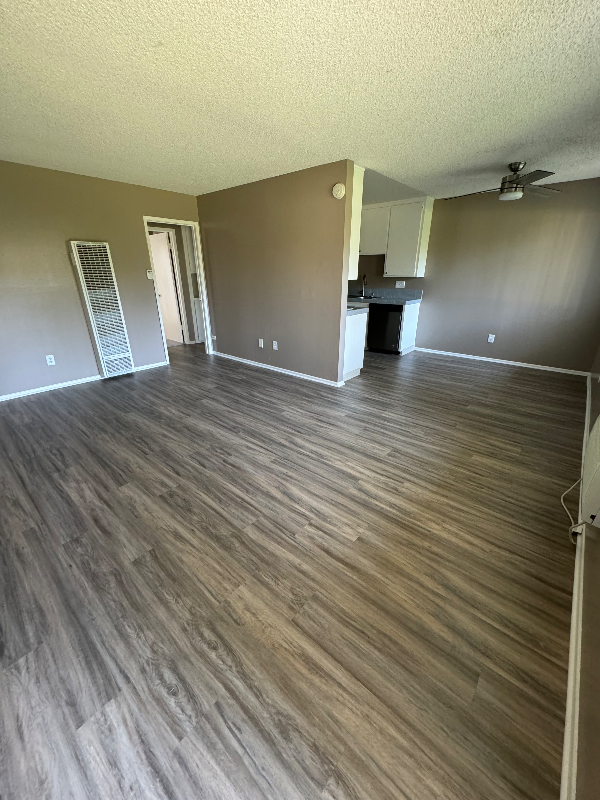 1331 W Central Ave in Santa Ana, CA - Foto de edificio - Building Photo
