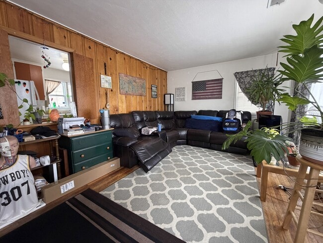 1311 E Flint St in Laramie, WY - Building Photo - Building Photo