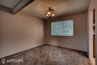 32513 41st Ave SW in Federal Way, WA - Foto de edificio - Building Photo